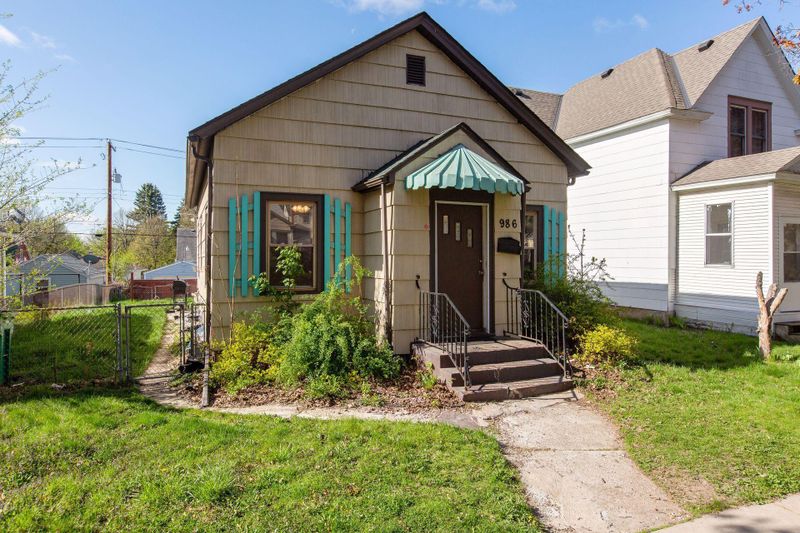 986 4th St E, Saint Paul, MN 55106
