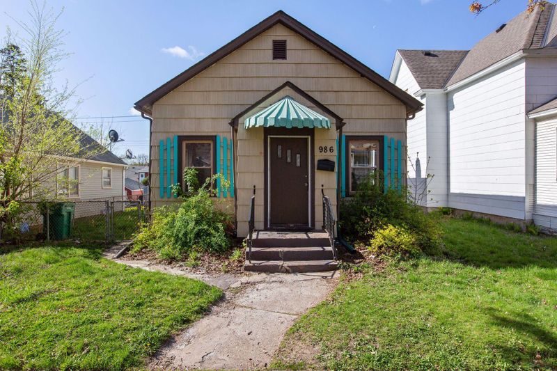 986 4th St E, Saint Paul, MN 55106