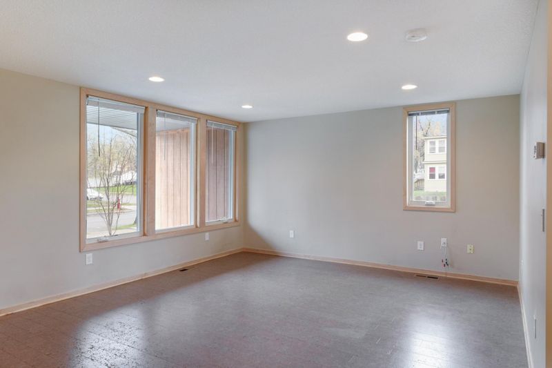 2822 Bryant Ave N, Minneapolis, MN 55411