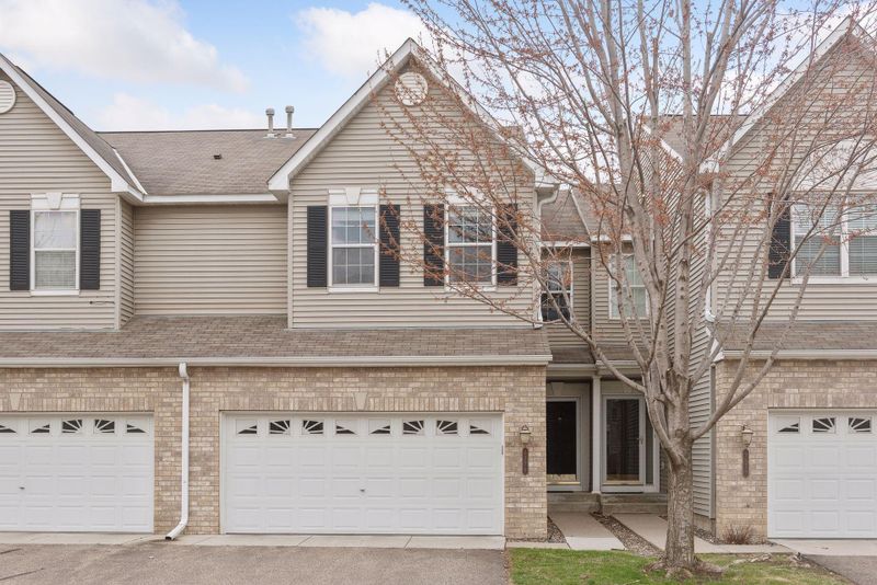 9376 Rath Pl, Eden Prairie, MN 55347
