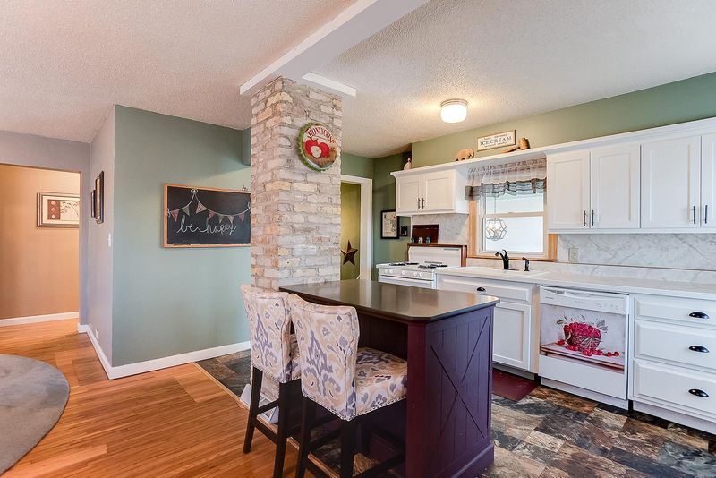 728 Dellwood St S, Cambridge, MN 55008