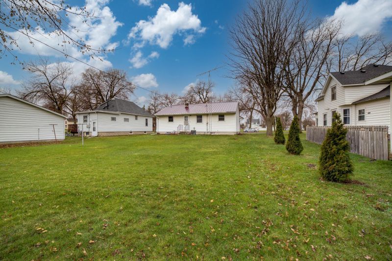 556 3rd St, Gaylord, MN 55334