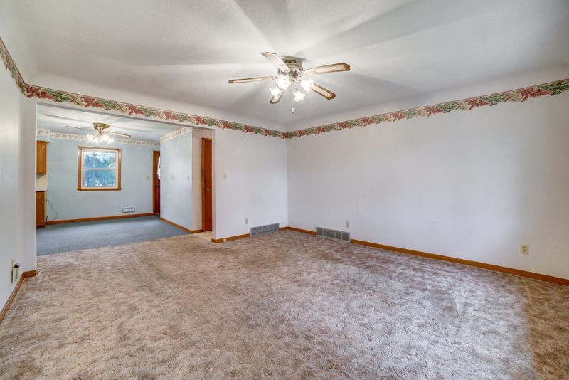 556 3rd St, Gaylord, MN 55334