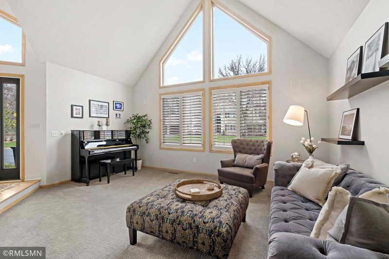15230 Woodside Ln, Minnetonka, MN 55345