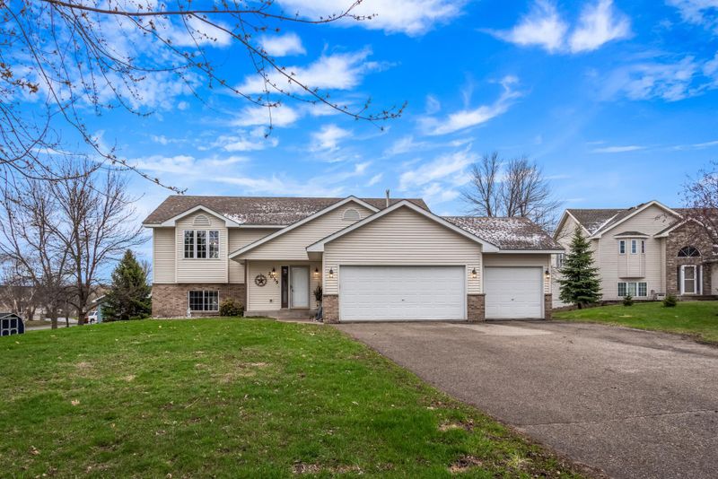 2035 Greens Cir, Howard Lake, MN 55349