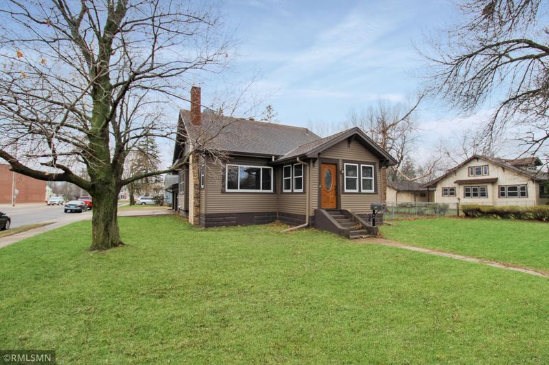 1205 4th St NW, Elk River, MN 55330