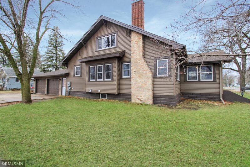 1205 4th St NW, Elk River, MN 55330