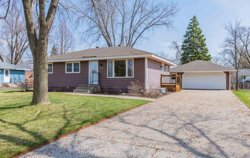 9428 Union Terrace Ln N, Maple Grove, MN 55369
