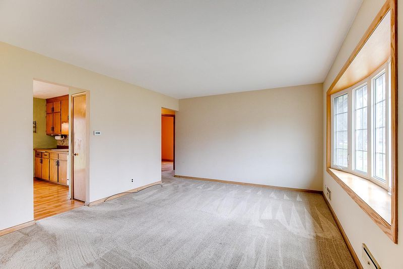 135 Roselawn Ave E, Maplewood, MN 55117