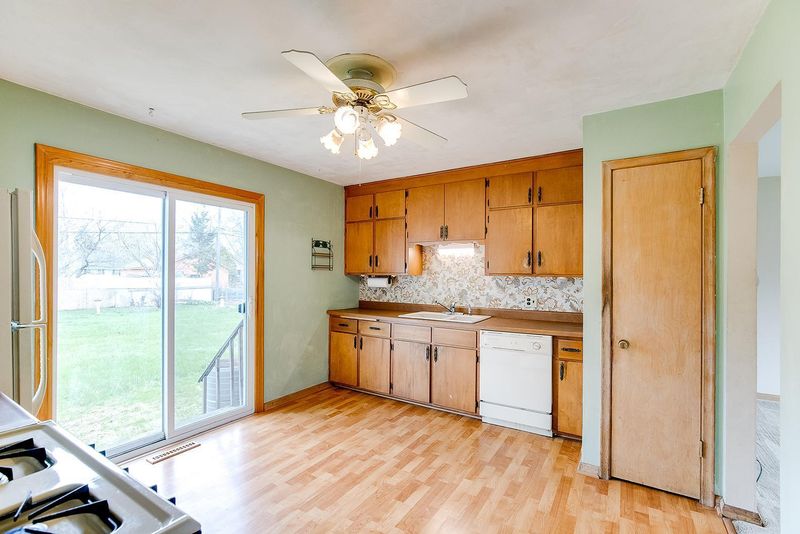 135 Roselawn Ave E, Maplewood, MN 55117
