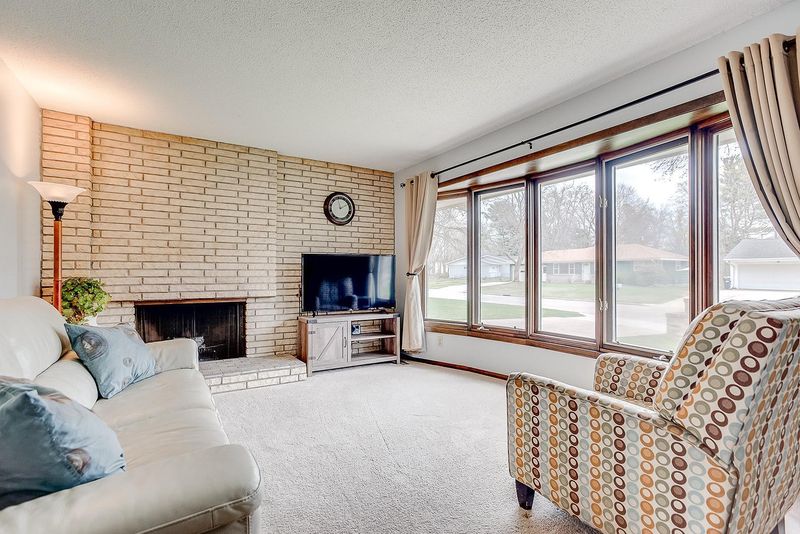 165 Hawes Ave, Shoreview, MN 55126