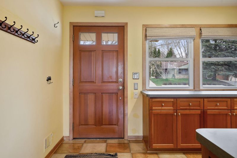 3026 Silver Lake Rd NE, Saint Anthony, MN 55418