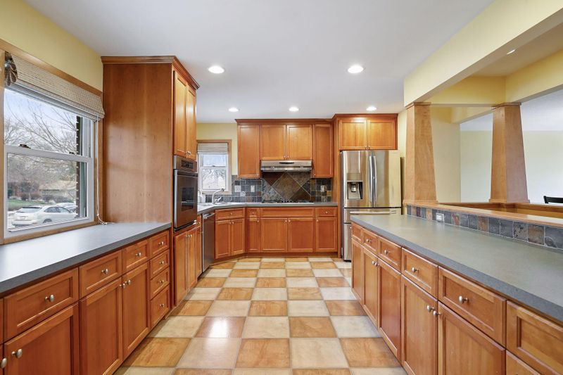 3026 Silver Lake Rd NE, Saint Anthony, MN 55418