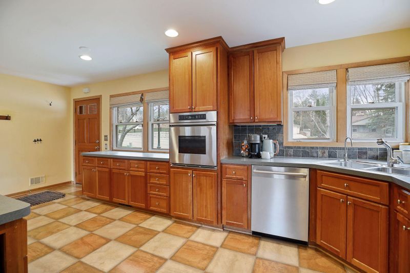 3026 Silver Lake Rd NE, Saint Anthony, MN 55418