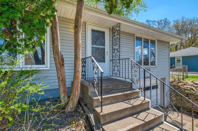 2204 Hazel St N, Maplewood, MN 55109
