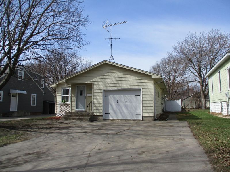 718 7th St SW, Willmar, MN 56201