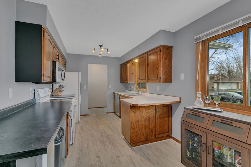 1027 10th Ave N, Sauk Rapids, MN 56379