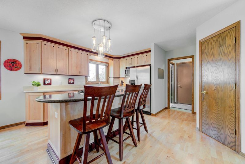 6833 129th St W, Apple Valley, MN 55124