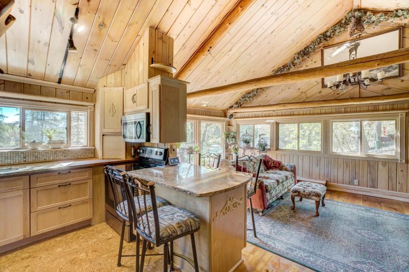 489 5th St S, Bayport, MN 55003
