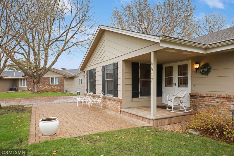 4417 College Heights Cir, Bloomington, MN 55437