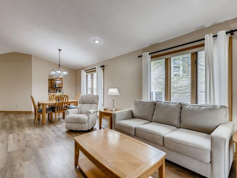 5106 Stoney Bridge Ct, Minnetonka, MN 55345