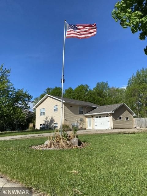 805 Mark Ave N, Fosston, MN 56542