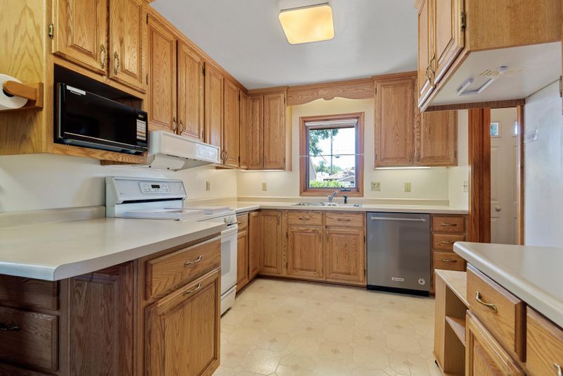 4941 Queen Ave N, Minneapolis, MN 55430
