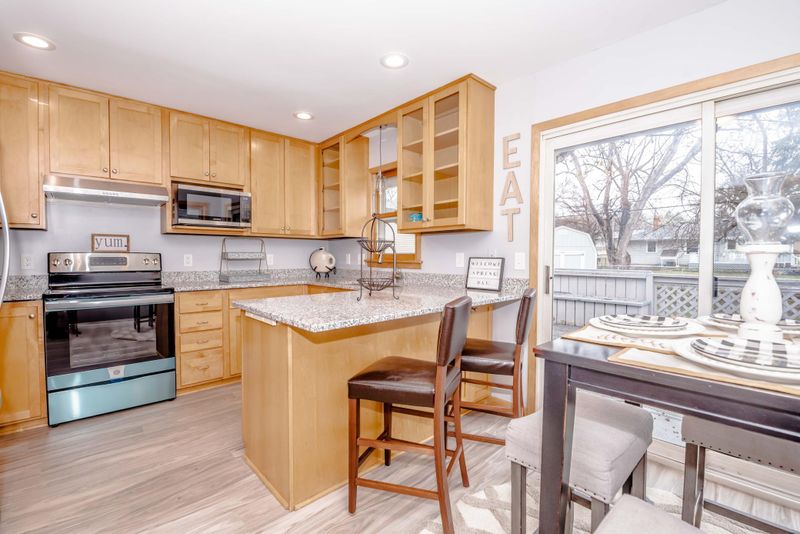 1225 Belmont Ln E, Maplewood, MN 55109