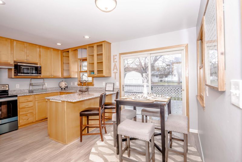 1225 Belmont Ln E, Maplewood, MN 55109