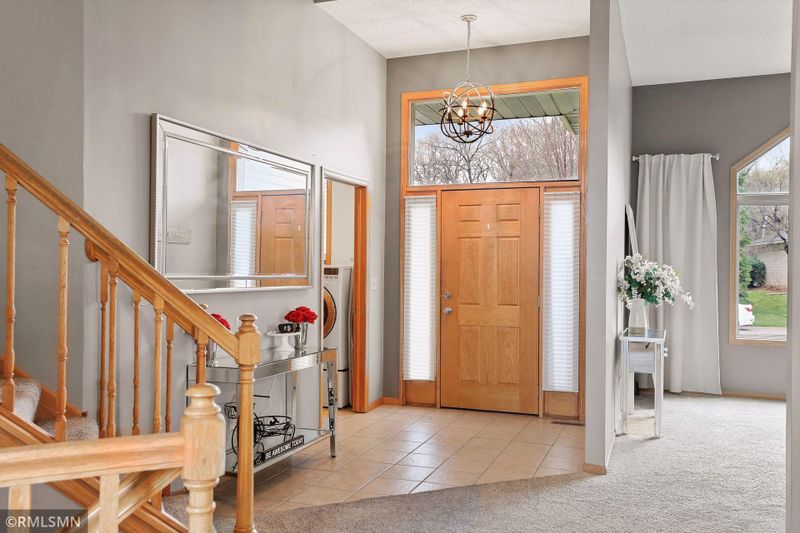 4752 Hillvale Ave N, Oakdale, MN 55128