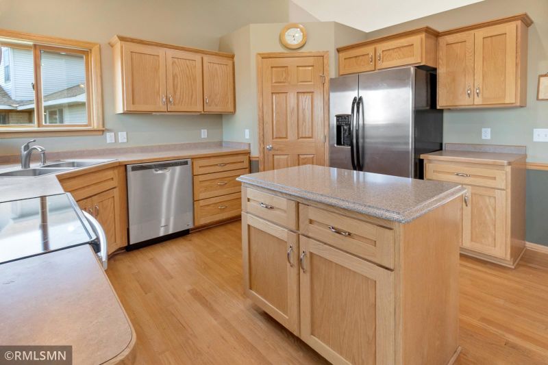 1237 Irvine Dr, Hanover, MN 55341