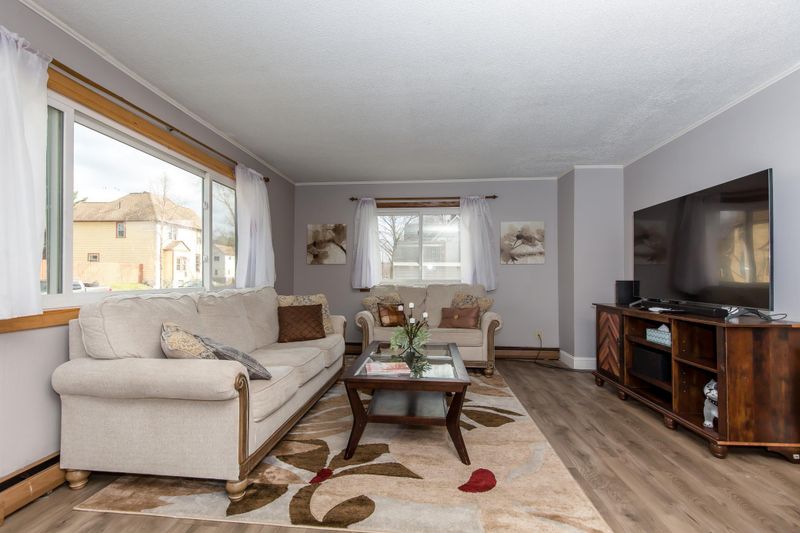 469 Cypress St, Saint Paul, MN 55106