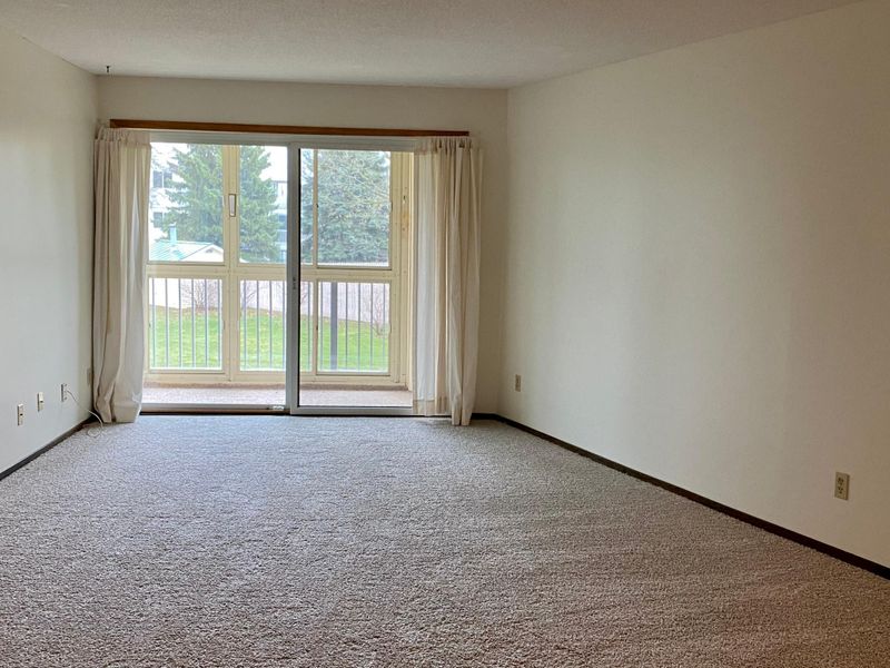 120 Demont Ave E #215, Little Canada, MN 55117