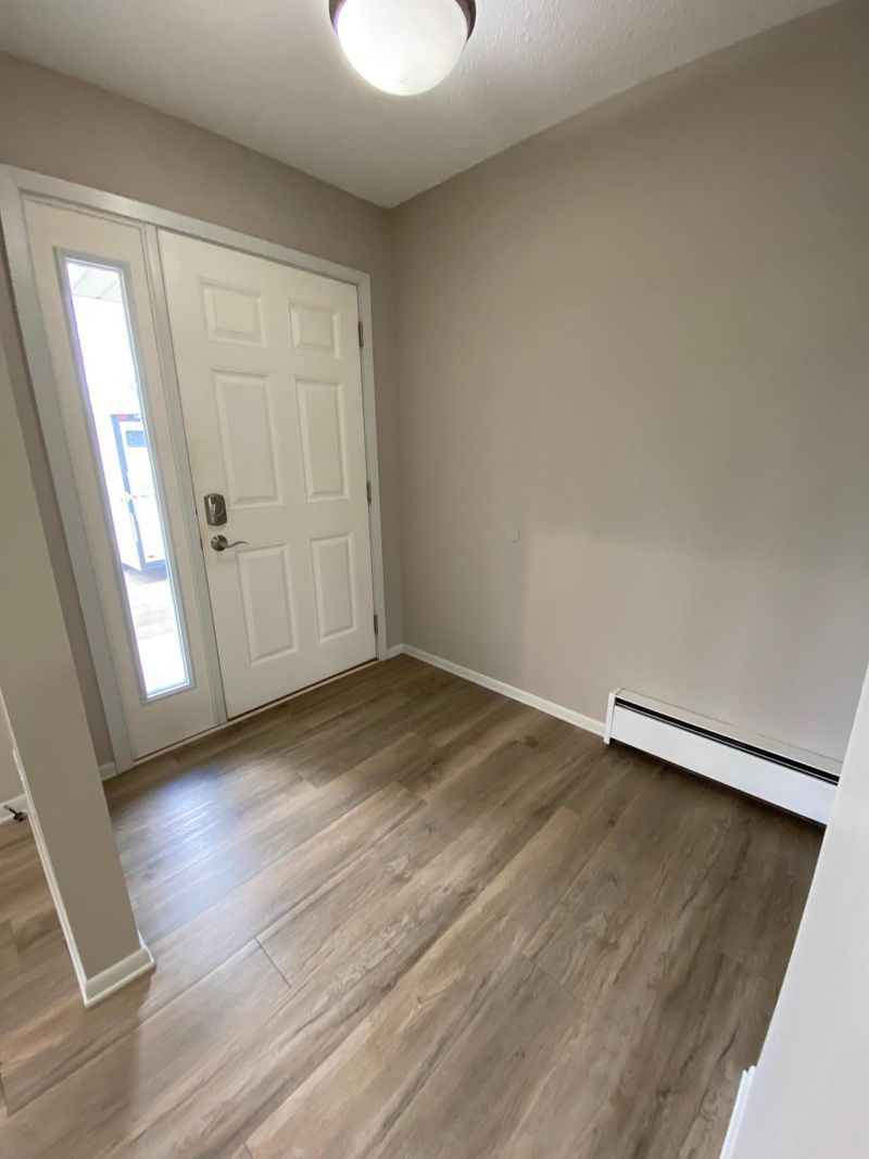 1791 Fulham St, Lauderdale, MN 55113