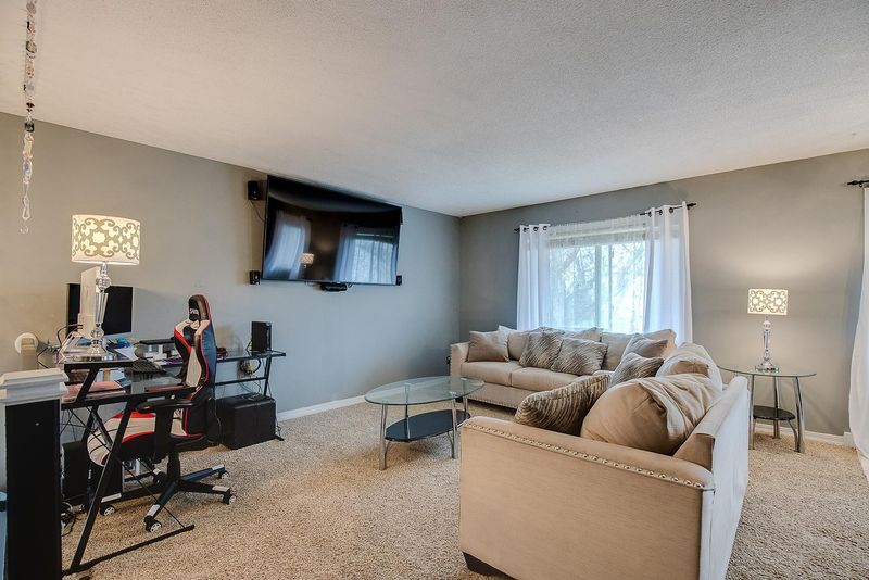 627 E 143rd St, Burnsville, MN 55337