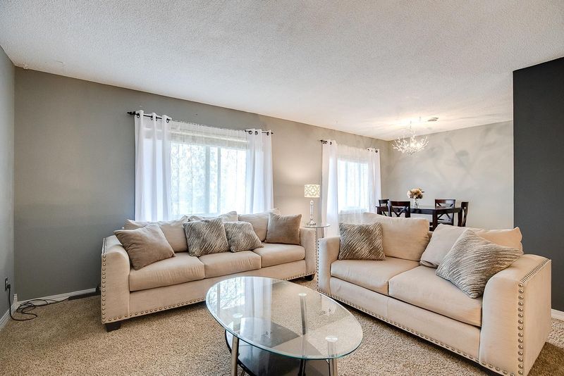 627 E 143rd St, Burnsville, MN 55337