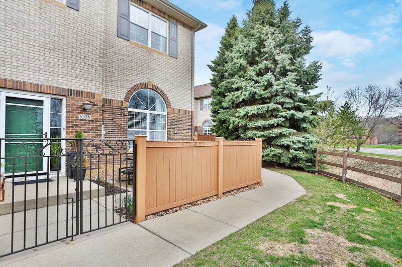 6558 Regency Ln, Eden Prairie, MN 55344
