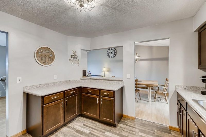 3409 Brookview Dr, Burnsville, MN 55337
