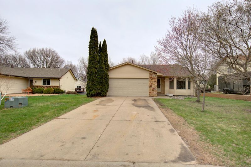 274 Little John Dr, Circle Pines, MN 55014