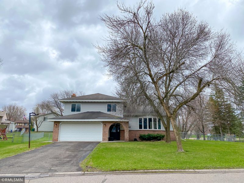 4382 Rosebriar Ave, Vadnais Heights, MN 55127