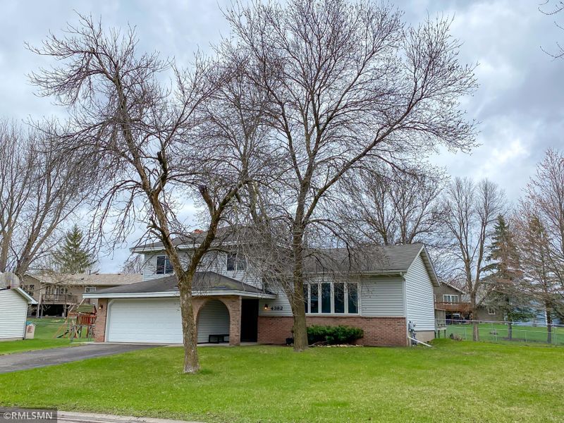 4382 Rosebriar Ave, Vadnais Heights, MN 55127