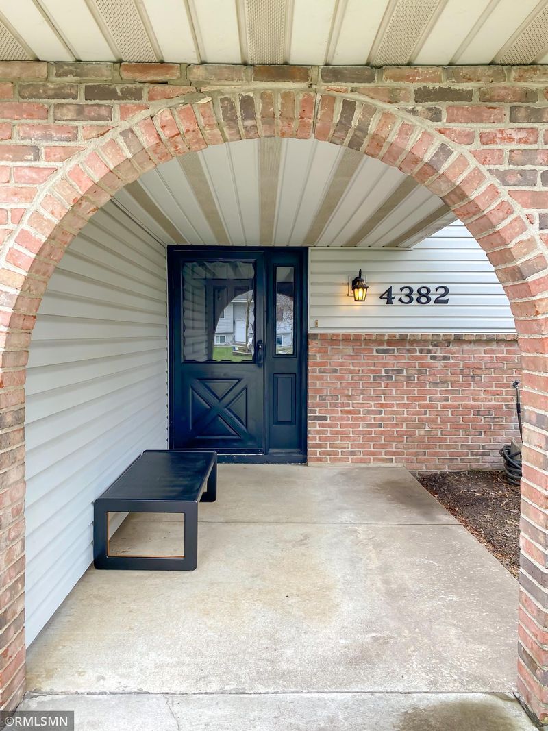 4382 Rosebriar Ave, Vadnais Heights, MN 55127