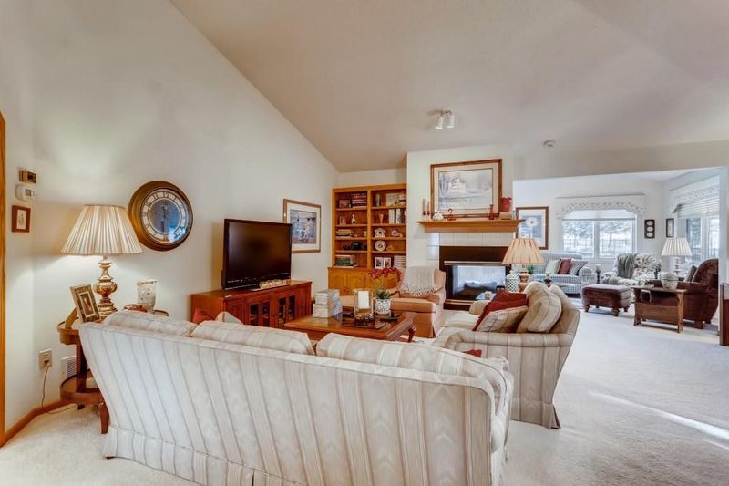 1117 Lois Ct, Shoreview, MN 55126