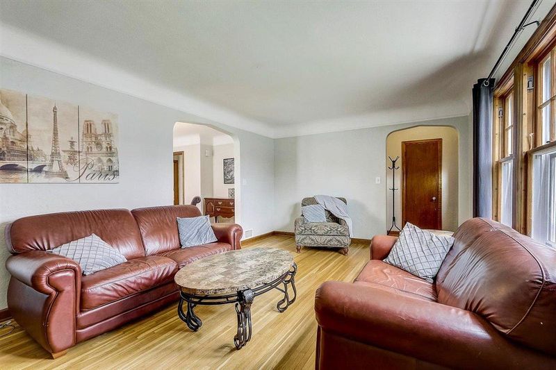 3949 Noble Ave N, Robbinsdale, MN 55422