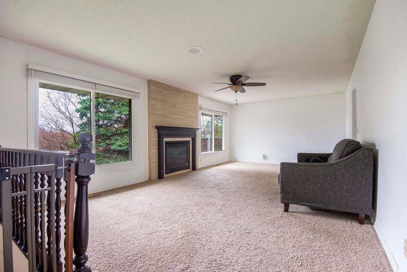 2349 Linwood Ave E, Maplewood, MN 55119