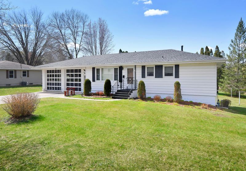 1498 Glynview Trl, Faribault, MN 55021