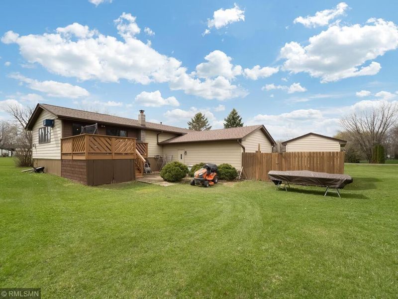 5906 Darlington Ave SE, Delano, MN 55328