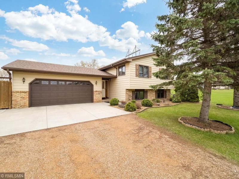 5906 Darlington Ave SE, Delano, MN 55328