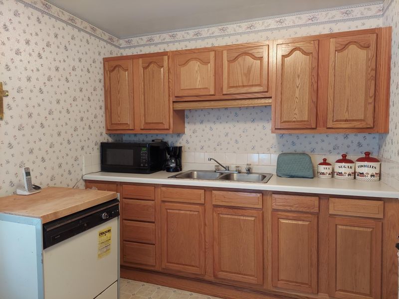 335 Hillcrest Dr SW, Willmar, MN 56201