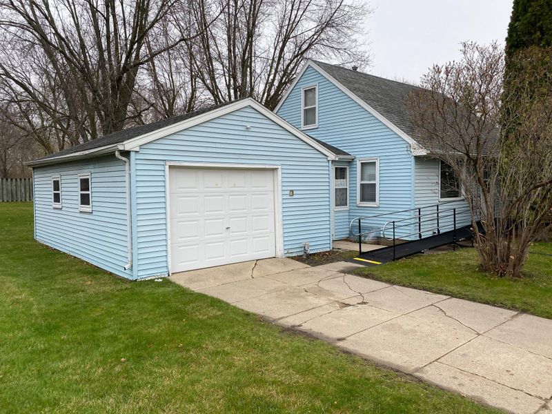 335 Hillcrest Dr SW, Willmar, MN 56201